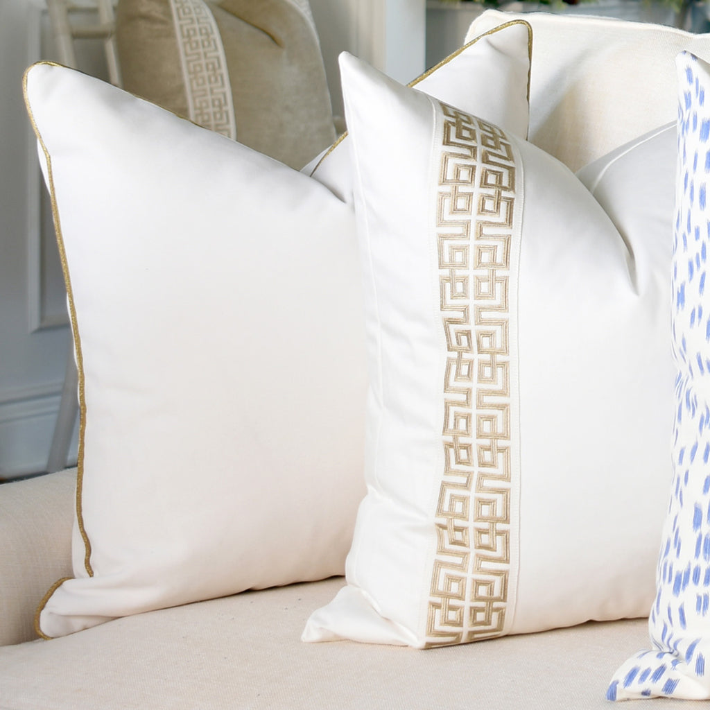 How to Layer Decorative Pillows on a Sectional Sofa – Arianna Belle